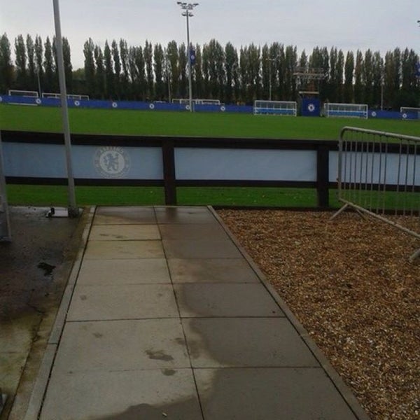 Футбольное поле Stamford Bridge