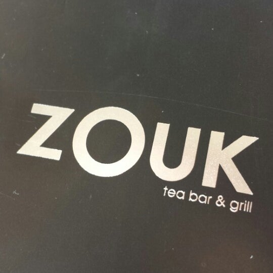 Photo prise au Zouk Tea Bar &amp; Grill par Sanket P. le6/11/2014