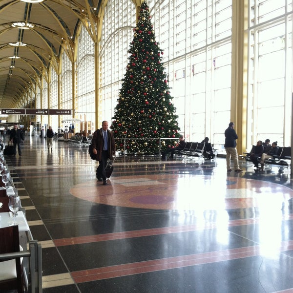 Photo taken at Ronald Reagan Washington National Airport (DCA) by James O. on 12/4/2014