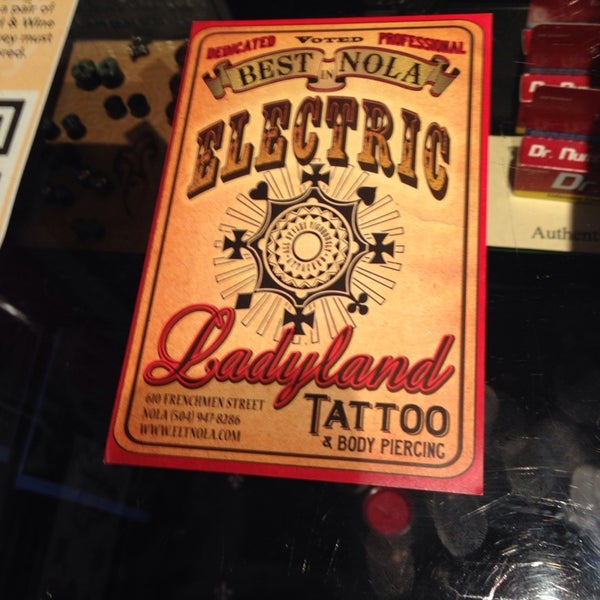 Foto tirada no(a) Electric Ladyland Tattoos por Jeff C. em 5/16/2014