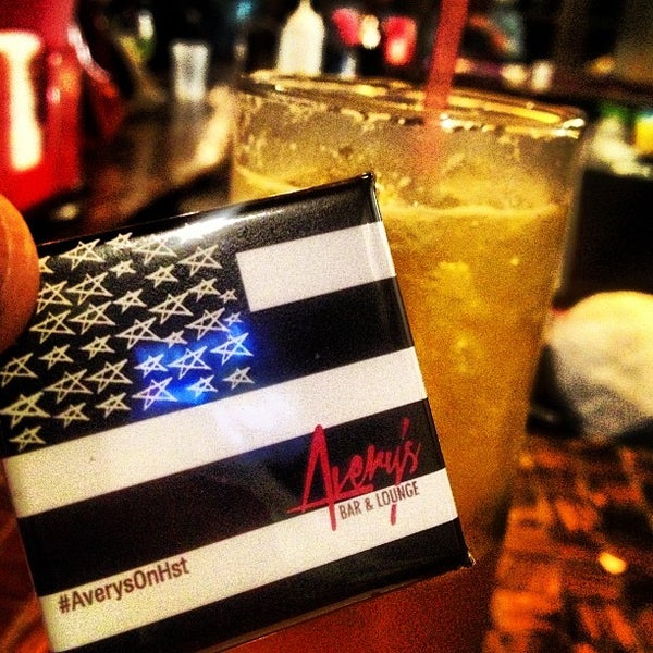 Foto tirada no(a) Avery&#39;s Bar &amp; Lounge por iCan em 4/25/2013