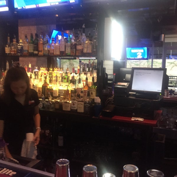 Foto scattata a A-Town Bar &amp; Grill da Jason J. il 9/26/2016