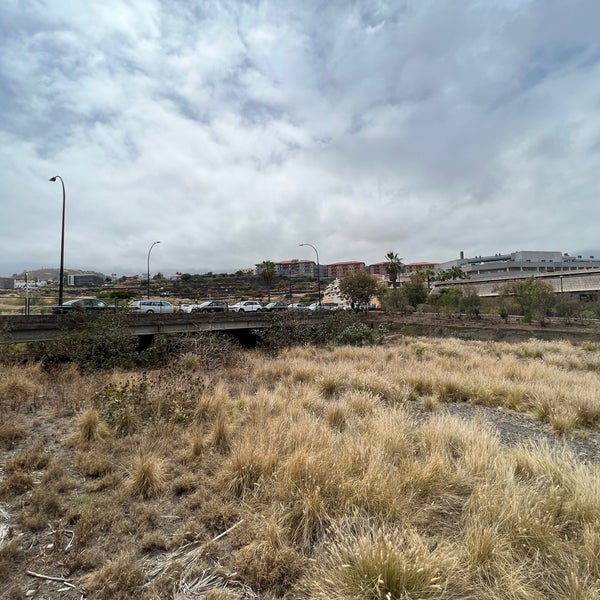 Foto tirada no(a) Puerto de la Cruz por Radezim em 8/1/2023