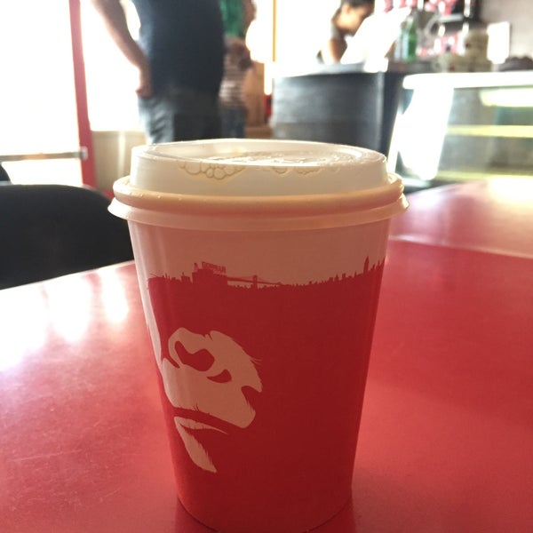 รูปภาพถ่ายที่ Gorilla Coffee โดย kau n. เมื่อ 9/21/2015