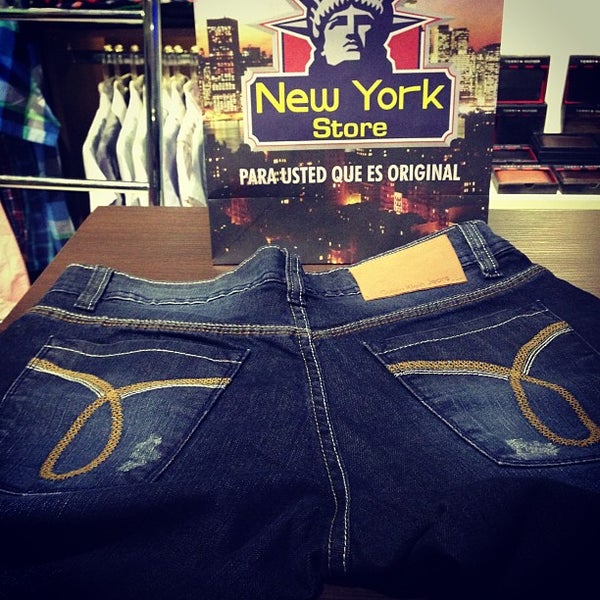 Foto diambil di New York Store Shopping Vendome oleh hassan b. pada 5/8/2013