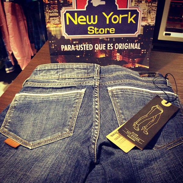 Foto scattata a New York Store Shopping Vendome da hassan b. il 5/9/2013