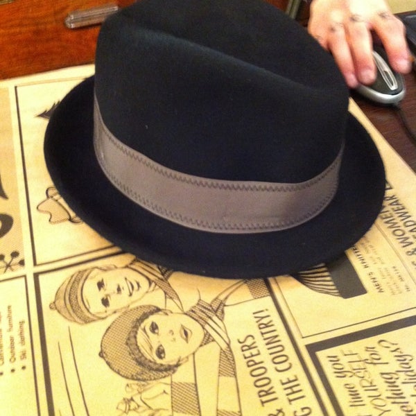 Foto diambil di Goorin Bros. Hat Shop - Wicker Park oleh Cat i. pada 1/11/2013