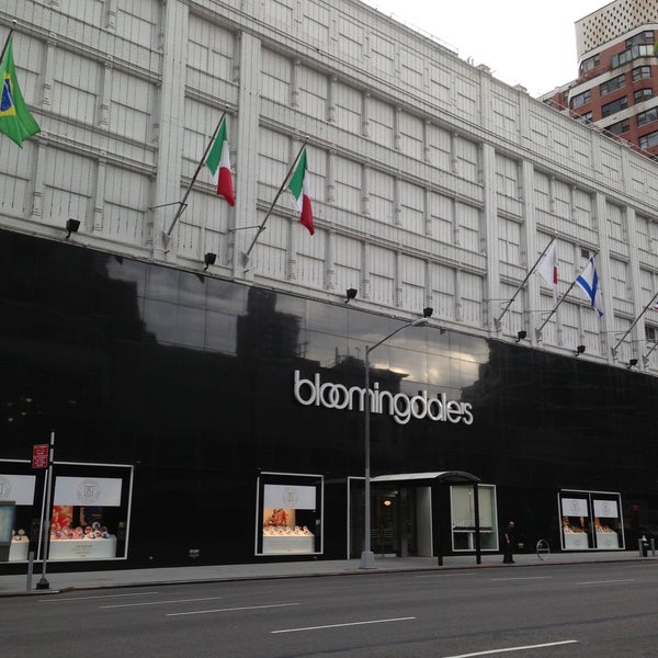 Bloomingdale's in New York - Visit One of the Largest Department