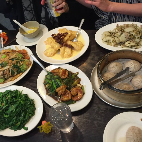 Снимок сделан в Shanghai Cuisine 33 пользователем Robert M. 5/16/2016