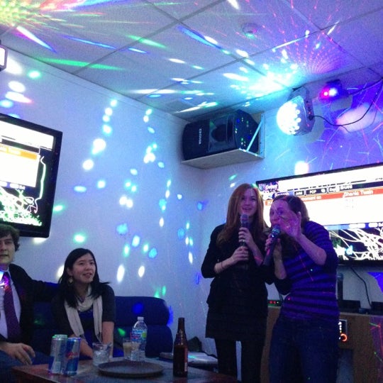 11/18/2012にRyan B.がLincoln Karaokeで撮った写真