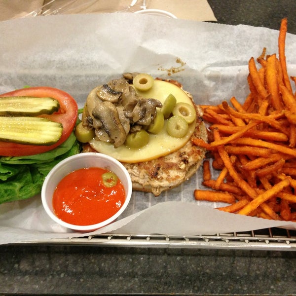 Photo taken at Burger Boss by DJ🙉 T. on 3/17/2013
