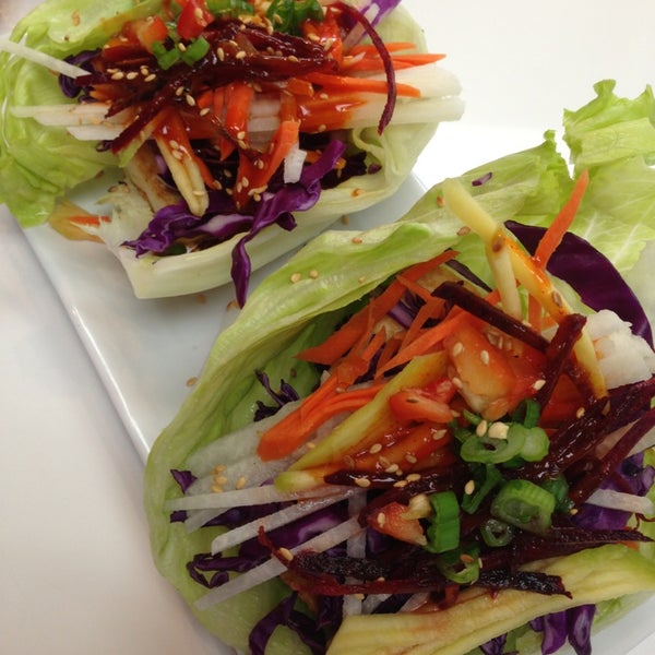 Канапе мини бургеры. Хот китчен спб. Сэт мини бургеров №2 кинг сайз. Китчен кафе севастополь. Контейнер для еды.