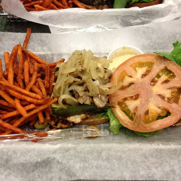 2/6/2013 tarihinde DJ🙉 T.ziyaretçi tarafından Burger Boss'de çekilen fotoğraf