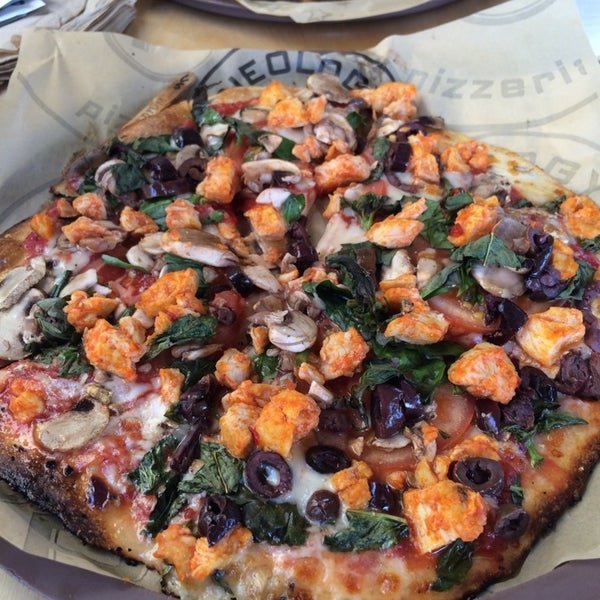 Foto scattata a Pieology Pizzeria da DJ🙉 T. il 5/10/2014