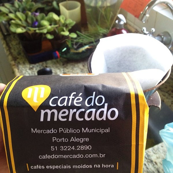 รูปภาพถ่ายที่ Café do Mercado โดย Asaph X. เมื่อ 5/17/2013