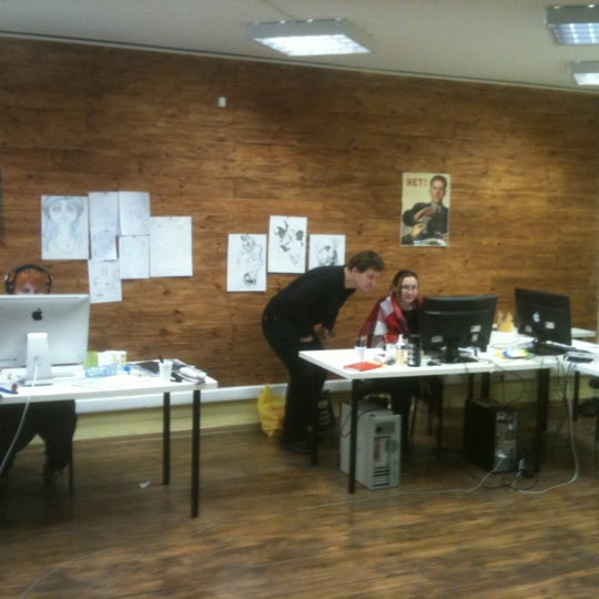 Полировочная комната в зуботехнической лаборатории. Школа будущего ученики. It лаборатория. Современные технологии в школе. Современное компьютерное оборудование.