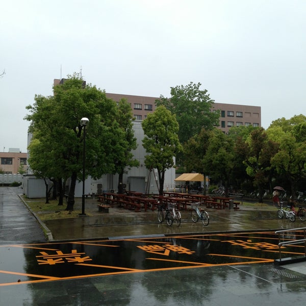 三重大学附属図書館 栗真町屋町1577