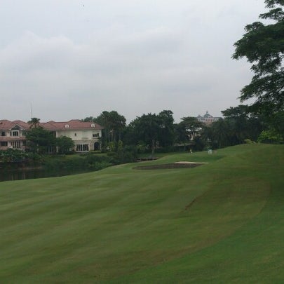 Foto diambil di Imperial Klub Golf oleh Adhitia T. pada 12/13/2012