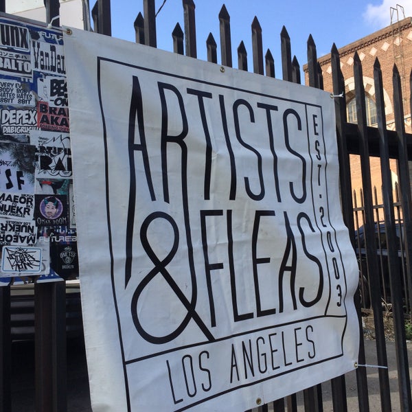 รูปภาพถ่ายที่ Artists and Fleas, Los Angeles โดย trice the afrikanbuttafly เมื่อ 2/21/2015