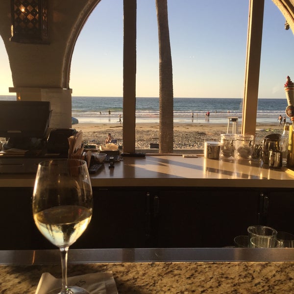 Das Foto wurde bei Shores Restaurant von Kendra B. am 10/3/2015 aufgenommen
