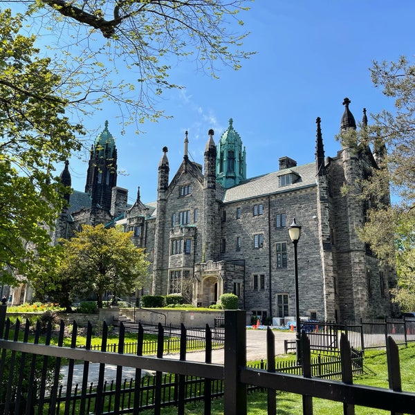 5/13/2022 tarihinde Wun-Jing K.ziyaretçi tarafından Toronto Üniversitesi'de çekilen fotoğraf