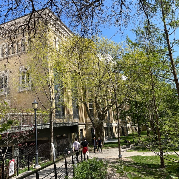 5/13/2022 tarihinde Wun-Jing K.ziyaretçi tarafından Toronto Üniversitesi'de çekilen fotoğraf