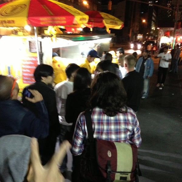 Photo taken at The Halal Guys by dè gra on 4/28/2013
