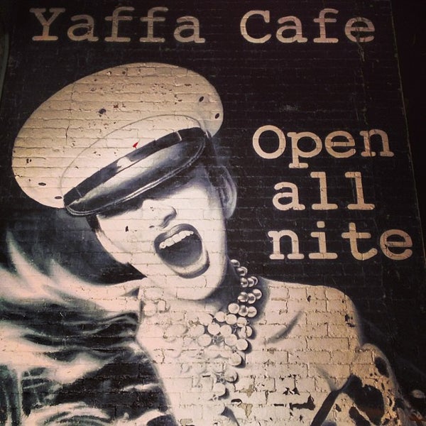 Foto tirada no(a) Yaffa Cafe por Noah F. em 1/29/2013