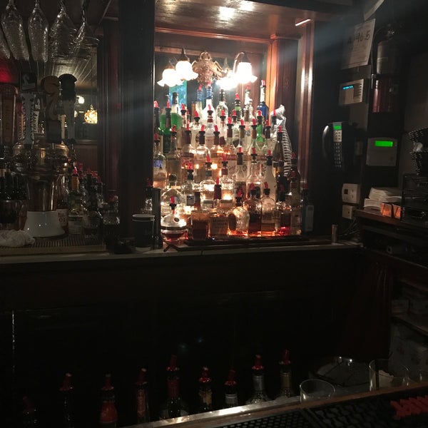 รูปภาพถ่ายที่ Charlotte Street Grill &amp; Pub โดย Ginny S. เมื่อ 12/8/2018