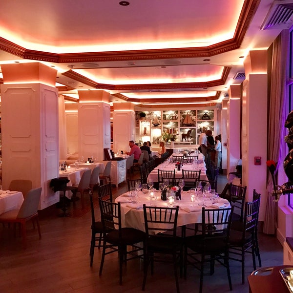 5/14/2017にRick T.がVilla Azur Restaurant and Loungeで撮った写真