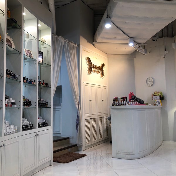 Her Nails (Now Closed) - Nail Salon