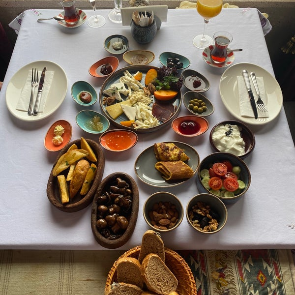 Foto diambil di Lil&#39;a Restaurant oleh Çağla K. pada 1/15/2021