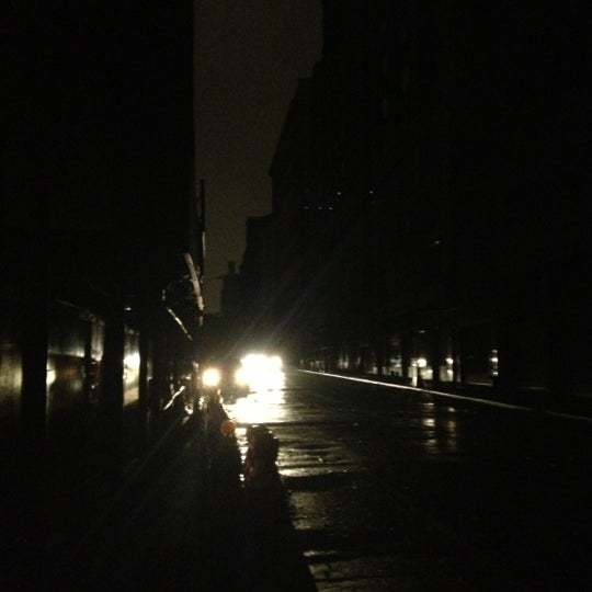 10/30/2012 tarihinde Norah A.ziyaretçi tarafından Blackout Central (Haus of Gaga)'de çekilen fotoğraf