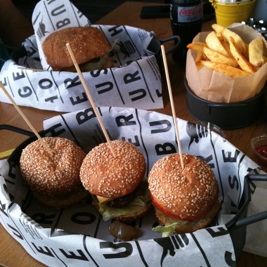 11/4/2012にPelinがBurger House Handmade Burgerで撮った写真