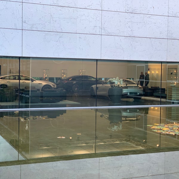 Photo taken at Mercedes-Benz Kundencenter by Martin K. on 10/2/2019
