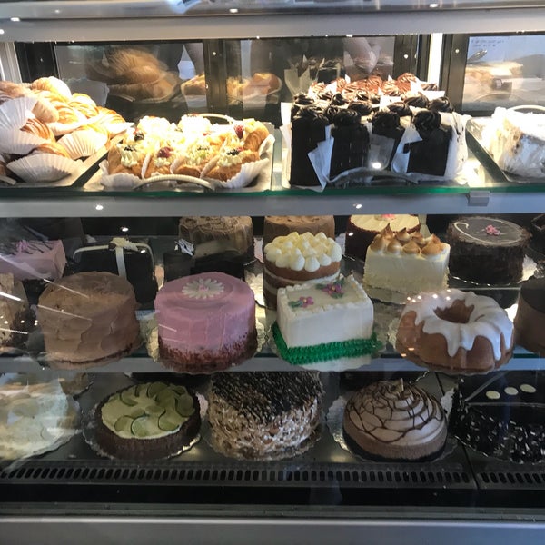 Photo taken at Lamanna&#39;s Bakery, Cafe &amp; Fine Foods by Martin K. on 4/29/2018