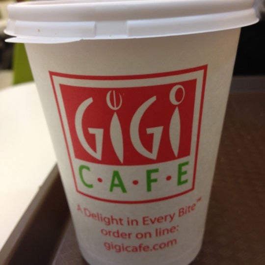 รูปภาพถ่ายที่ Gigi Cafe โดย Johan S. เมื่อ 9/14/2012