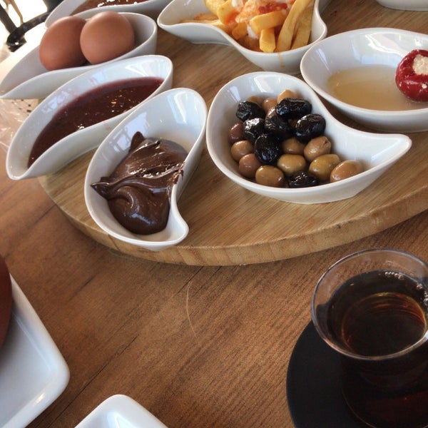 Photo taken at Çamlıca Cafe &amp; Bistro by İrem on 3/28/2021