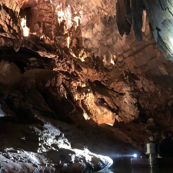 Foto tirada no(a) Penn&#39;s Cave por ʍɐɥs em 8/19/2018