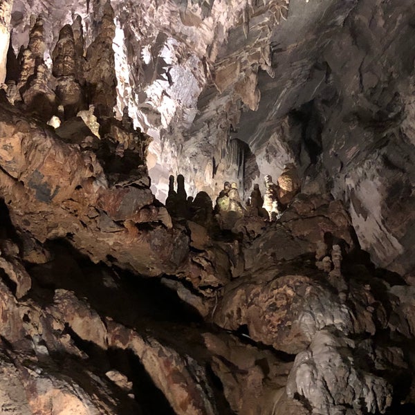 Photo taken at Penn&#39;s Cave by ʍɐɥs on 8/19/2018