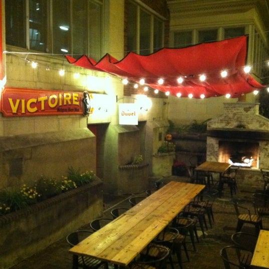 10/14/2012 tarihinde 2n J.ziyaretçi tarafından Victoire: A Belgian Beer Bar &amp; Bistro'de çekilen fotoğraf