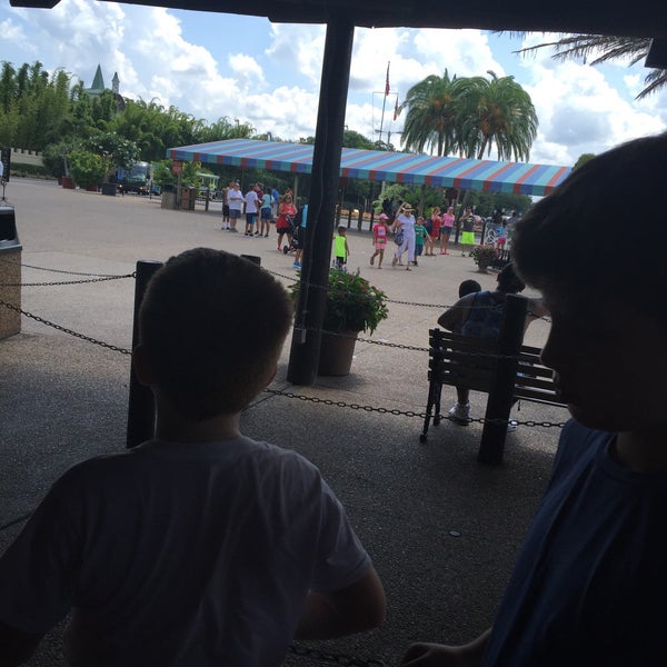 Foto scattata a Busch Gardens Tampa Bay da Ryan M. il 6/20/2015