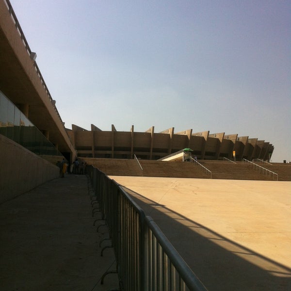 รูปภาพถ่ายที่ Estádio Governador Magalhães Pinto (Mineirão) โดย B Mota เมื่อ 4/30/2013