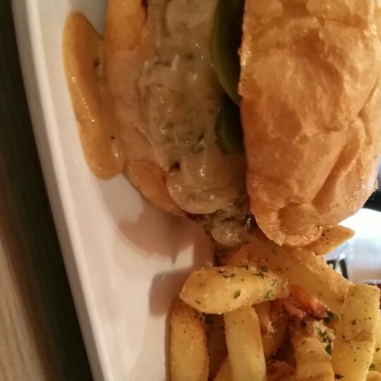 12/8/2015에 Nabeel R.님이 Crave Real Burgers - LoDo에서 찍은 사진