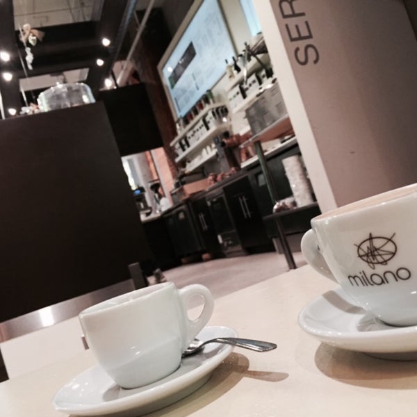 รูปภาพถ่ายที่ Milano Coffee โดย Philip M. เมื่อ 1/4/2015