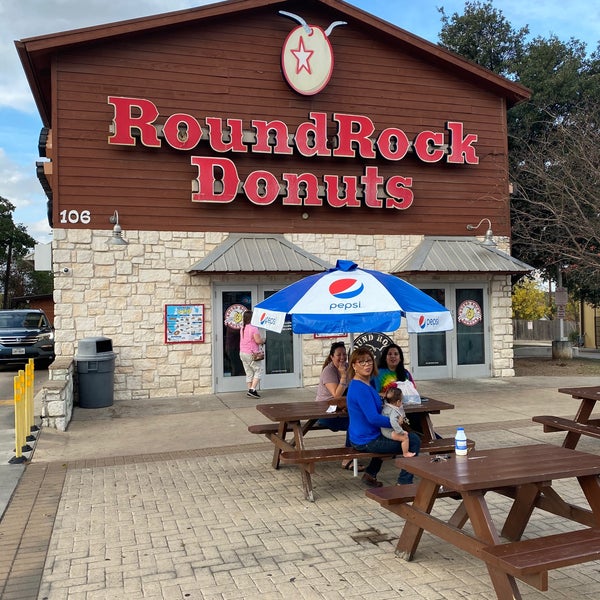 11/21/2019 tarihinde Chrisziyaretçi tarafından Round Rock Donuts'de çekilen fotoğraf