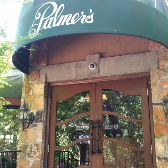 Foto scattata a Palmer&#39;s Restaurant, Bar, &amp; Courtyard da Chris il 7/3/2014