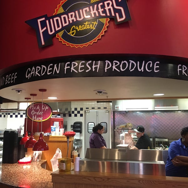 Photo taken at Fuddruckers by Chris on 7/23/2016