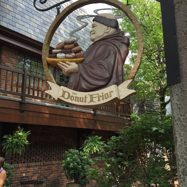 รูปภาพถ่ายที่ Donut Friar โดย Mohammed A. เมื่อ 7/29/2015