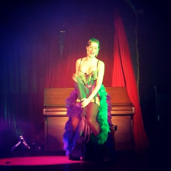 รูปภาพถ่ายที่ Proud Cabaret City โดย Chawi เมื่อ 2/3/2014